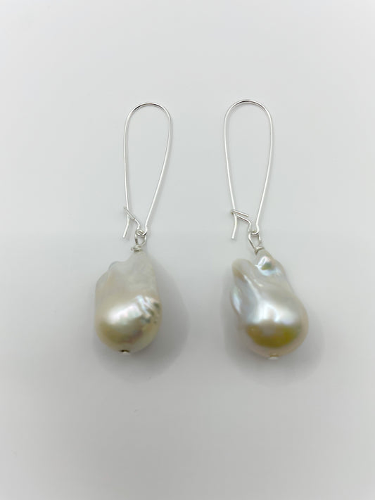 Earring Baroque Pearl White/Sterling Silver